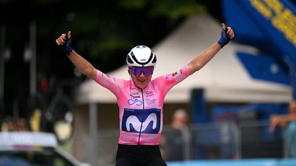 Van Vleuten powers away from rivals in style to take Stage 6 and secure grip on pink