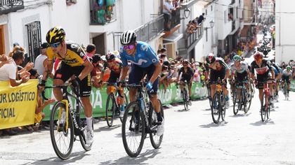 La Vuelta | Samenvatting van elfde rit vol spektakel: van botsing tot demarrage
