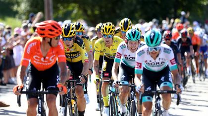Stage 14 Highlights: Barnstorming day with green jersey battle and fascinating finish