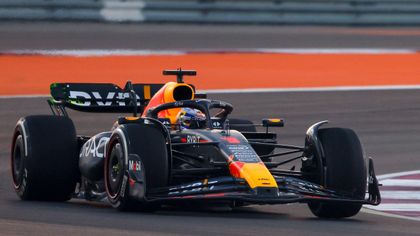 Sainz y Alonso ilusionan siendo 2º y 4º; Verstappen, el más rápido en los únicos libres