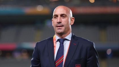 Spanish FA president Rubiales apologises for kissing Hermoso