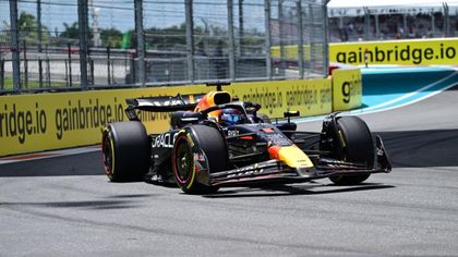 Verstappen lidera los entrenamientos y Alonso cumple su 'amenaza' guardando neumáticos