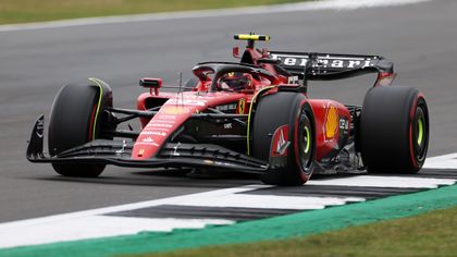 Sainz ilusiona al acabar segundo en los libres 1 por detrás de Verstappen; Alonso, sexto