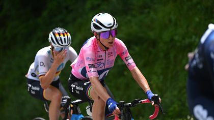 Van Vleuten est inarrêtable : son arrivée victorieuse lors de la 6e étape du Giro féminin en vidéo