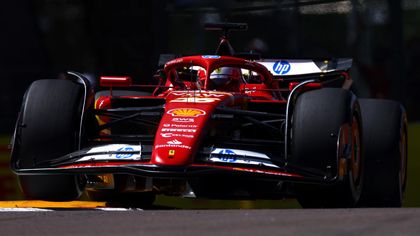 Leclerc brille lors des essais, Verstappen plie