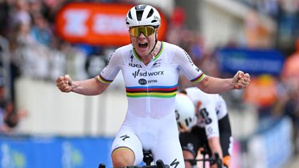 Kopecky megcsinálta, világbajnoki mezben nyerte a Roubaix-t