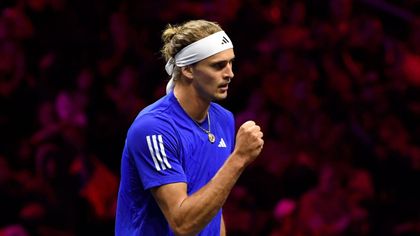 'One of the shots of the day' - Zverev pulls out cross-court backhand from 'downtown'