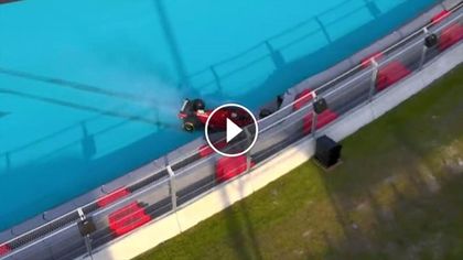 Leclerc perde il grip e va contro le barriere: il video