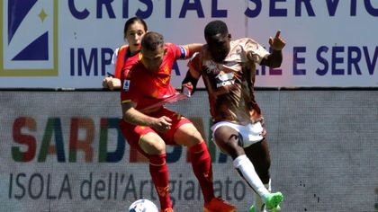 Mina e Krstovic: lo scontro salvezza tra Cagliari e Lecce finisce 1-1