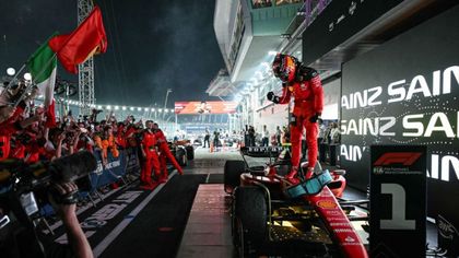 Au bout du suspense, Ferrari et Sainz stoppent la série de Red Bull