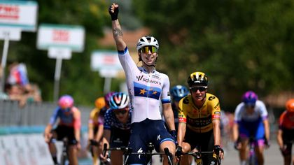 Giro Donne | Wiebes sprint voor Vos naar winst, Van Vleuten blijft in de roze trui na listige finale