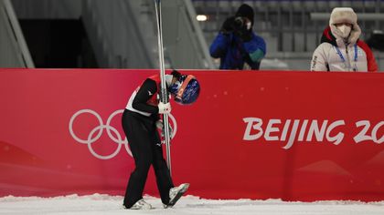La Japonaise Sara Takanashi s'excuse après sa disqualification au saut à ski