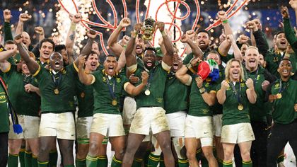 South Africa hang on against 14-man New Zealand to claim record fourth World Cup