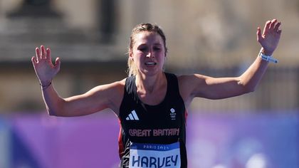 'Clearly nursing a massive problem' - Watch as Harvey completes marathon on broken leg