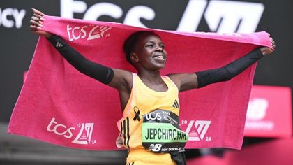 Világcsúcs a London Maraton női versenyén, a veterán Bekelének megint nem jött össze