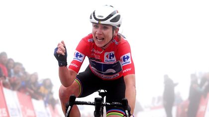 Final 7ª etapa: Van Vleuten gana La Vuelta sobreviviendo a la exhibición de Vollering en los Lagos