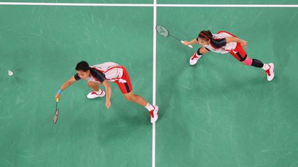Így játszik egy olimpiai bajnok páros: játék közben is megy az ütőcsere