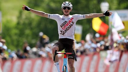 Ronde van Zwitserland | Felix Gall soleert naar dubbelslag - Evenepoel toont veerkracht