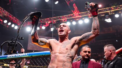 UFC 300 as it happened – Impressive wins for Pereira, Zhang and Holloway at landmark event