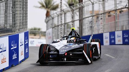 Cassidy claims Formula E championship lead with first win of season in Diriyah