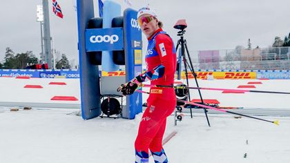 Klaebo dominates for win in men’s sprint final classic in Falun as Valnes takes tumble