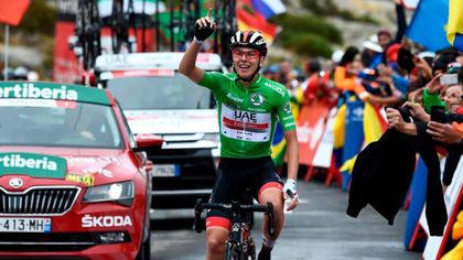 Indrukwekkende overwinning Tadej Pogacar in laatste bergrit. Roglic op rand van Vuelta zege
