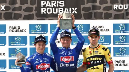 Nem okozott csalódást az Észak Pokla, minden idők leggyorsabb Paris-Roubaix-ját Van der Poel nyerte