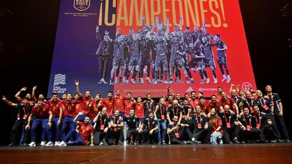 Muchas ganas de celebrar: Así fue la fiesta por el triunfo de España en la Nations League