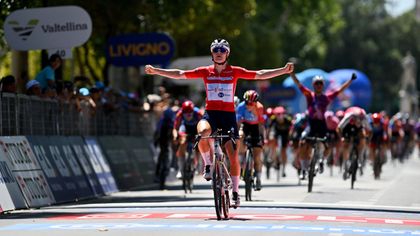 Kopecky powers to victory on Stage 5 and gains time on Longo Borghini
