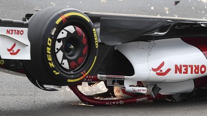 La enorme marca que el accidente de Zhou dejó en el circuito de Silverstone