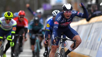Philipsen gets better of rivals in Scheldeprijs sprint as Cavendish finishes third