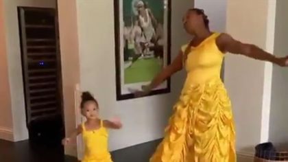 Serena Willams se divierte con su hija disfrazándose de la protagonista de 'La Bella y la Bestia'