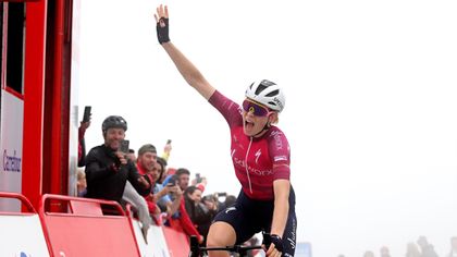Vollering győzött a legendás Covadongán, Van Vleutené a Vuelta összetettje