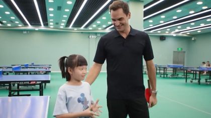Enge Kiste: Siebenjähriges Wunderkind schlägt Federer