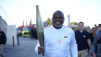 Fierté et feu sacré : Boli lance le relais de la flamme olympique à Marseille