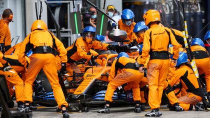 GP de Estiria: Una mala parada deja a Sainz noveno; Hamilton gana de principio a fin
