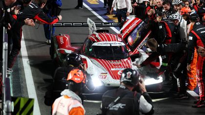 Riesenjubel: Porsche feiert Dreifach-Triumph in Katar