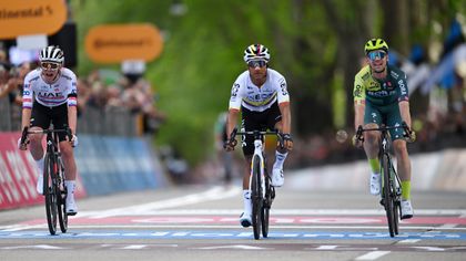 Giro d’Italia | “Ik denk dat dit aanvoelt als een nederlaag” – Bobbie Traksel over Tadej Pogacar