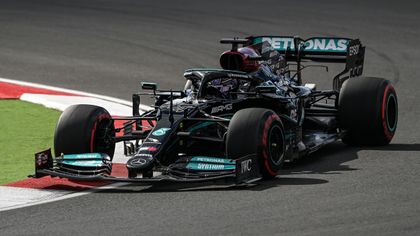 Hamilton cambia el motor y vuela en Turquía; Alonso, en el Top 10