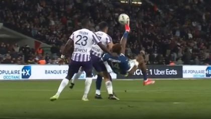 Fallrückzieher in Minute 96! Moumbagna-Traumtor rettet Marseille