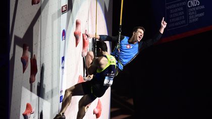 Polish climber Dzienski pips lift in man vs. machine race