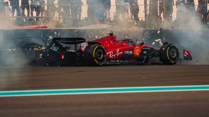 Az egyik Ferrari a falban, a másik az élen zárta a pénteket Abu Dhabiban