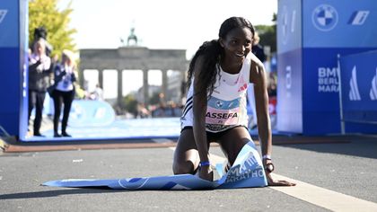 "Historisches Sportereignis": Assefa knackt Weltrekord in Berlin