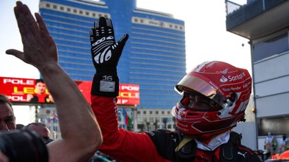 Két piros zászló után ismét Leclerc-é a pole Bakuban