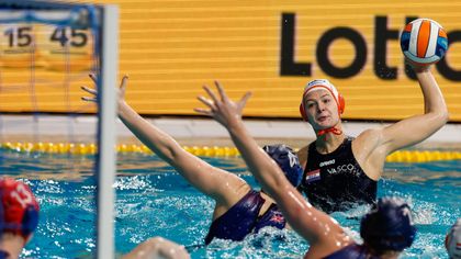 EK waterpolo | Vrouwen maken zich op voor halve finale - mannen houden olympische droom levend