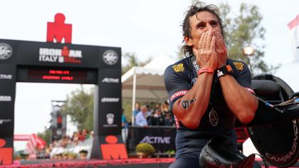 Alex Zanardi straordinario: quinto assoluto e record mondiale paralimpico all'Ironman di Cervia
