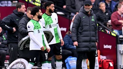 'No' - Klopp refuses to address touchline spat with Salah