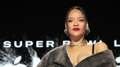 Rihanna urcă pe scenă la pauza Super Bowl! Primul concert după o pauză de 6 ani