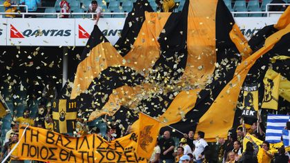 Ausgangsregeln missachtet: AEK hilft Fan auf kuriose Weise