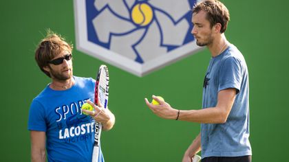 "Vas-y, pète-la ta raquette" : Entourage avec Cervara, le coach de l’atypique Medvedev